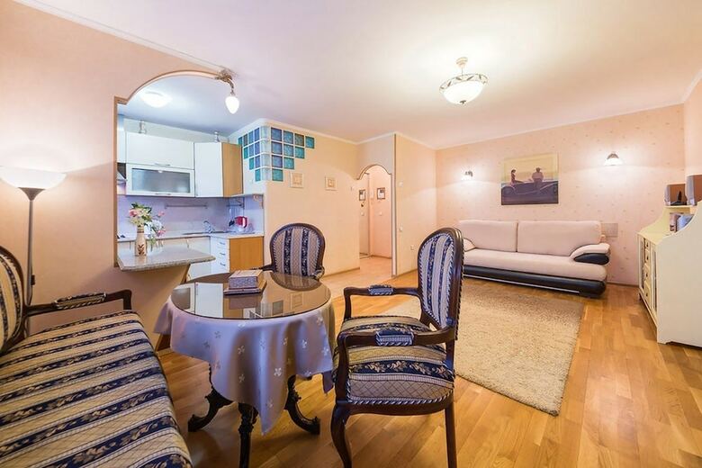 Day&night Apartments - Oktyabrskaya