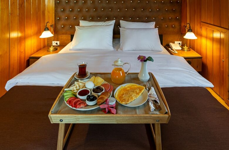 Wonder Wood Hotel