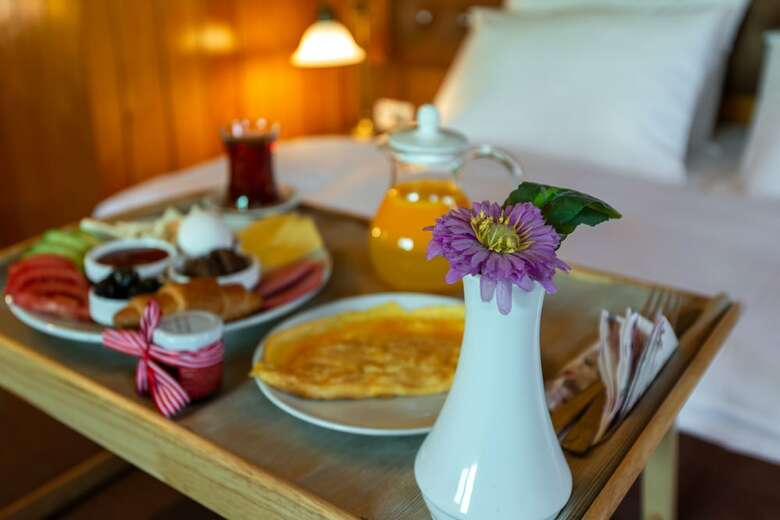 Wonder Wood Hotel