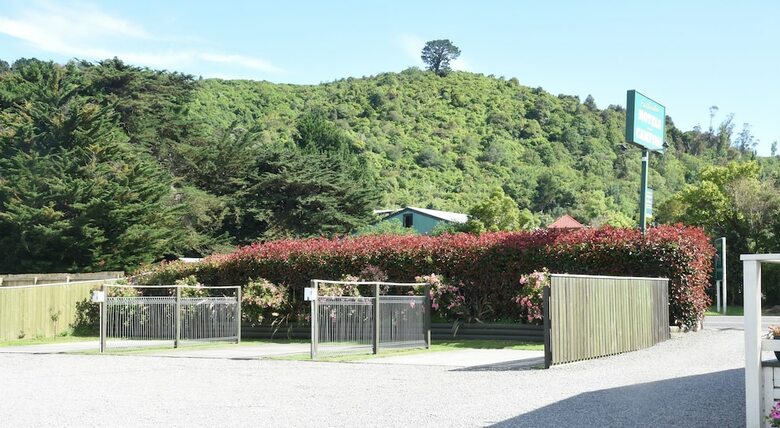 Featherston Motels And Camping