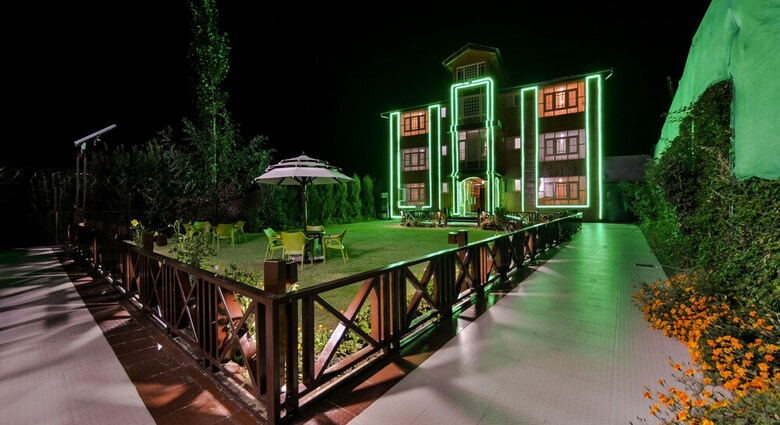 Hotel Wildflower Villa Resort Pahalgam