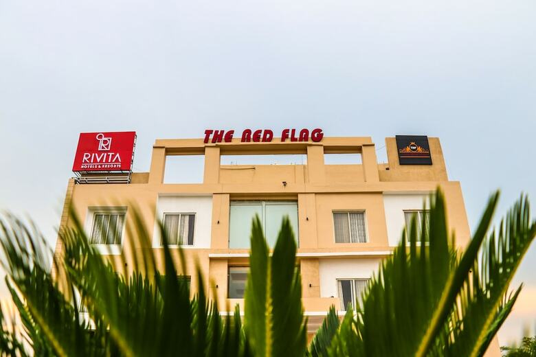 Hotel Rivita The Red Flag