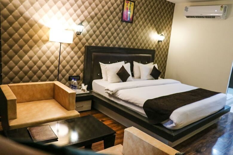 Hotel Rivita The Red Flag