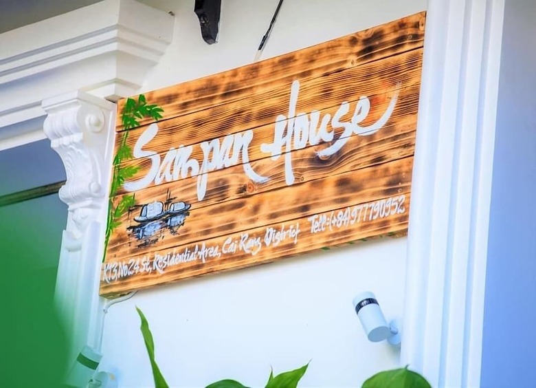 Hostal Sampan House