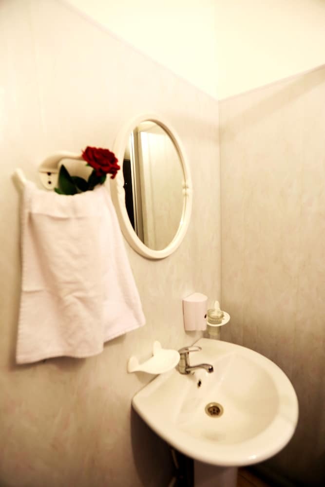 Hostal U Krasnogo Mosta - Hostel