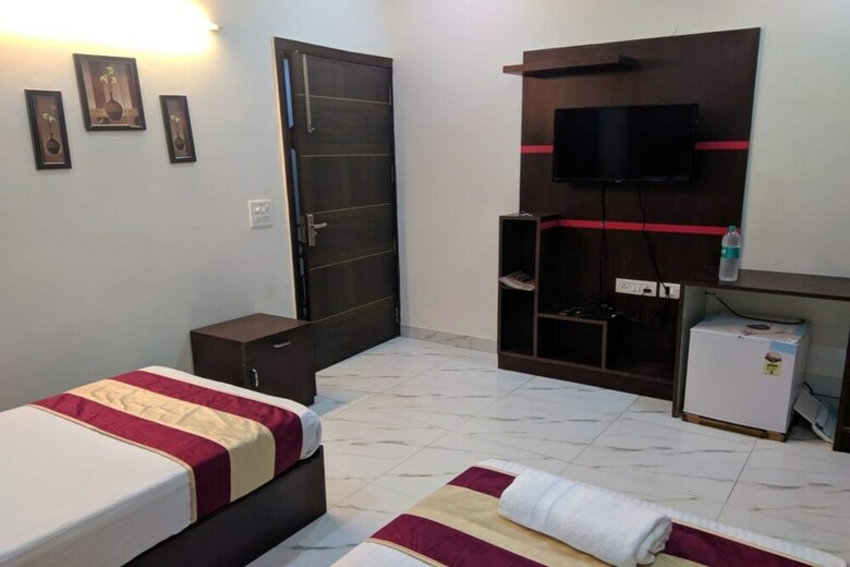 Hotel Taksh Residency