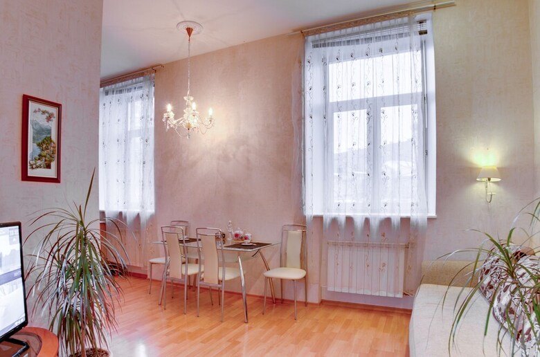 Apartment On Italyanskaya 33