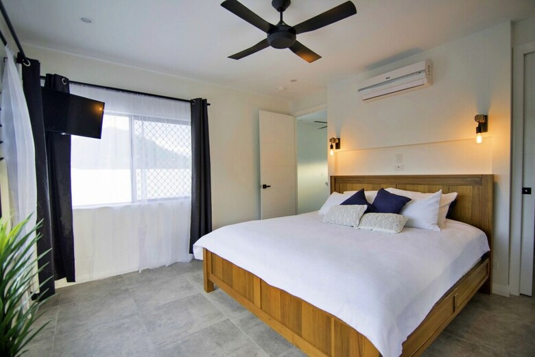 Isle Be Back Waterfront Luxury With Pool