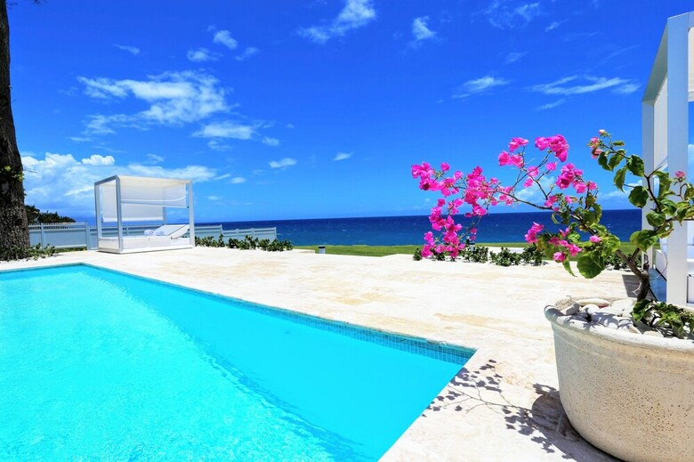 Ocean Front Villa Deluxe 3 Bedroom