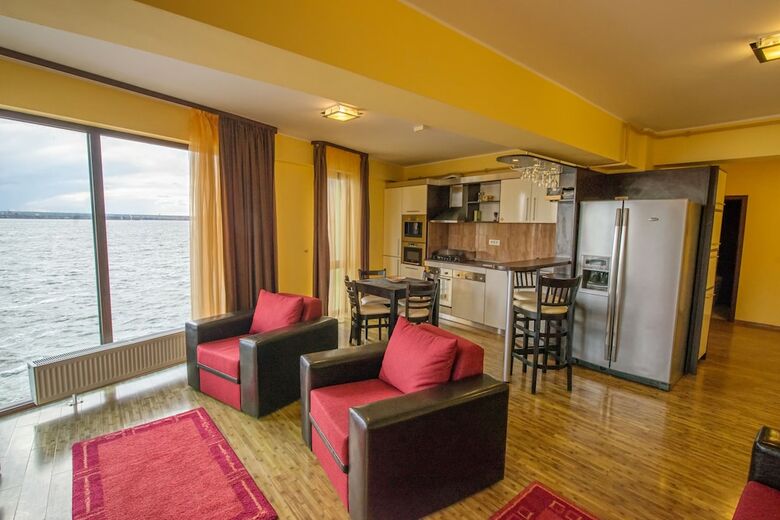 Apart Holiday Tania Mamaia