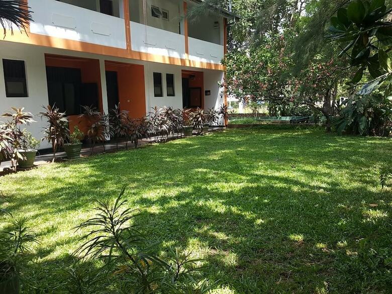 Hotel Wood Side Tour Inn