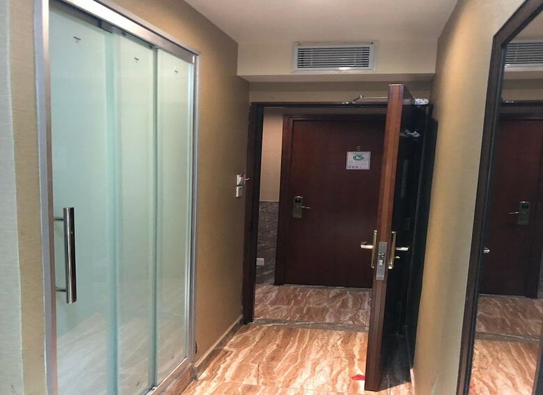 Rich Hotel