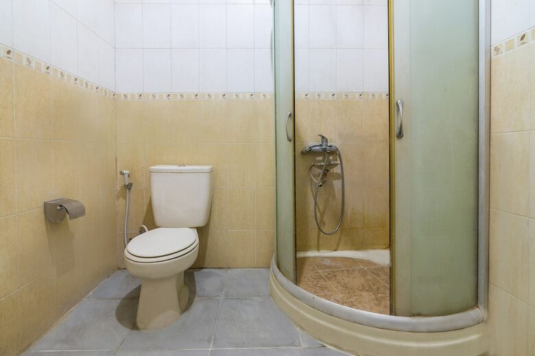 Hostal Oyo 1212 Hotel Pakuning