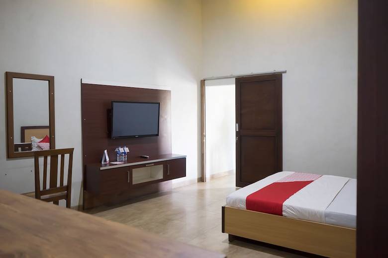 Hotel Oyo 1283 Guest House Loemajan