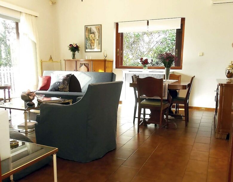 Glyfada Spacious Apartment Garden