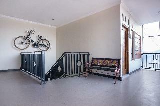 Hostal Oyo 1226 Al Abror Homestay
