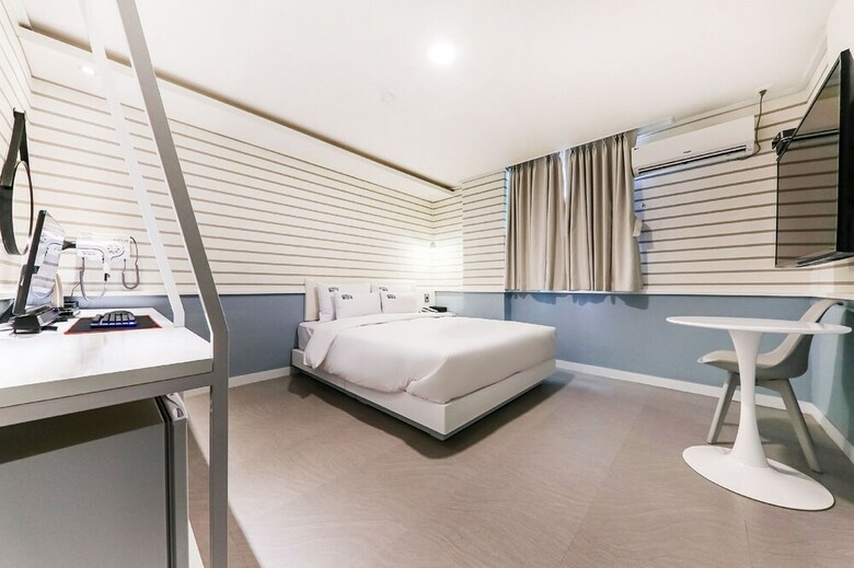 Hotel Box