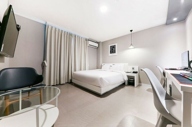 Hotel Box