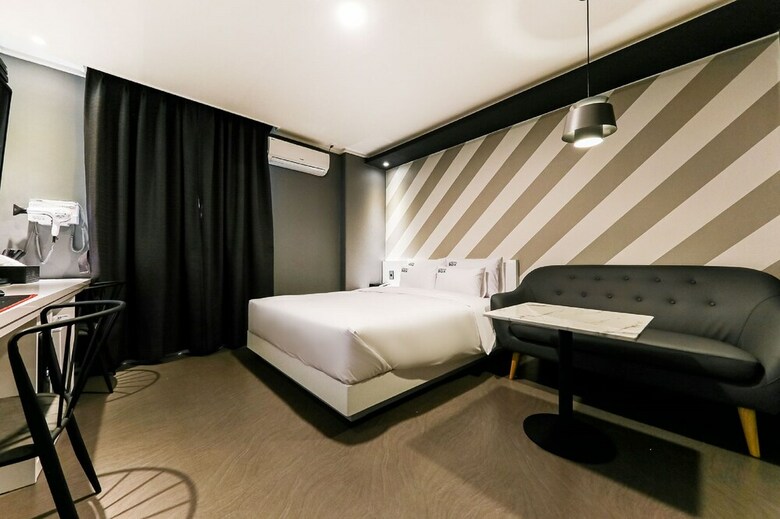 Hotel Box