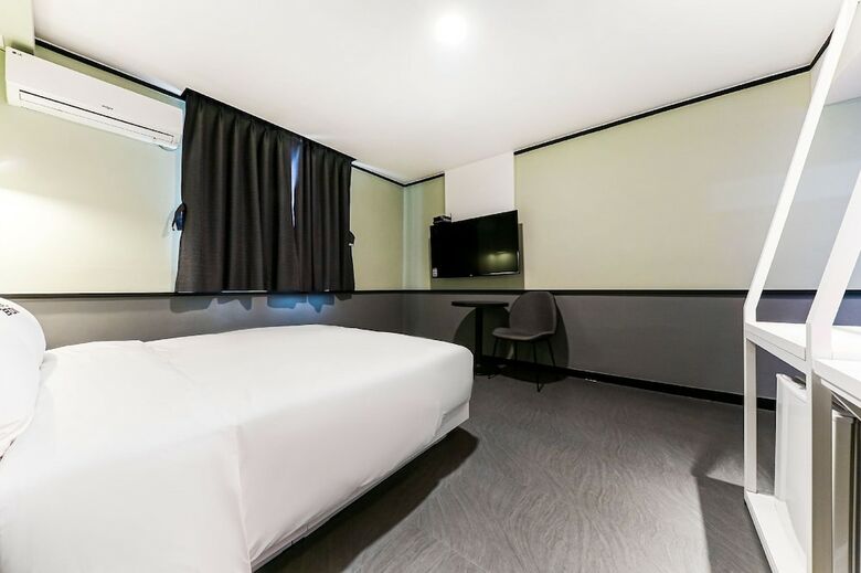 Hotel Box