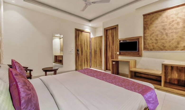 Treebo Trend Hotel Swiss