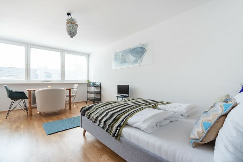 Quiet Penthouse Apartment Close To Stadthalle