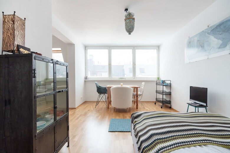 Quiet Penthouse Apartment Close To Stadthalle