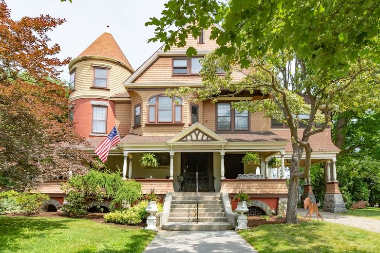 Saratoga Dreams Bed And Breakfast
