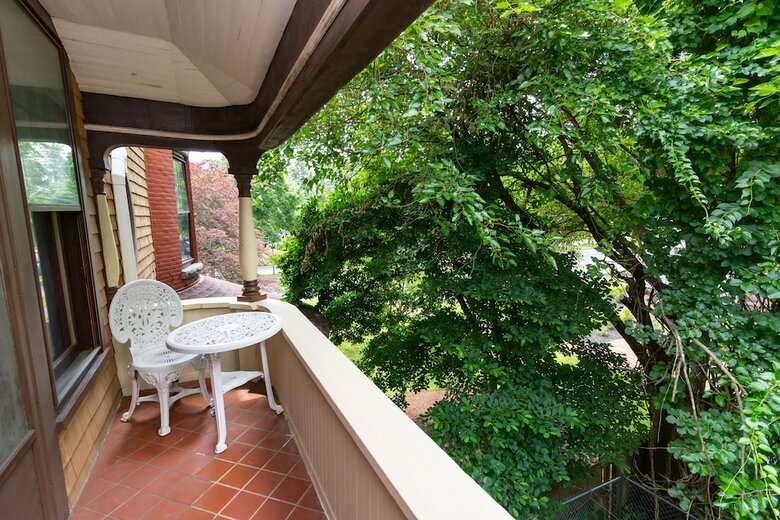 Saratoga Dreams Bed And Breakfast