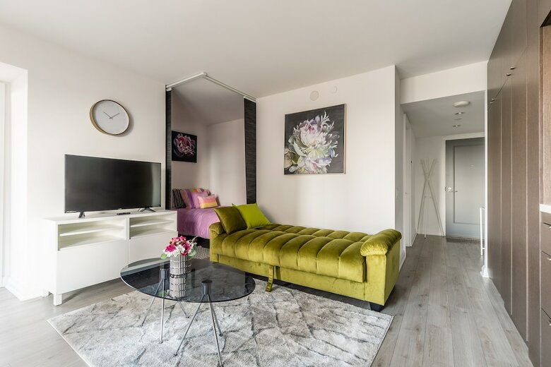 Simply Comfort Charming Yorkville Condos