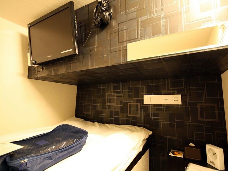Hotel Cabin Style ? Caters To Men