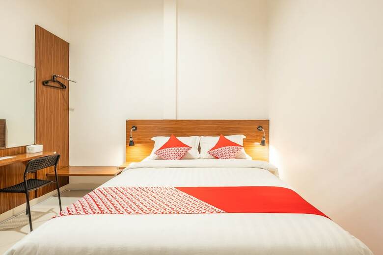 Hostal Oyo 1308 Darmo Residence