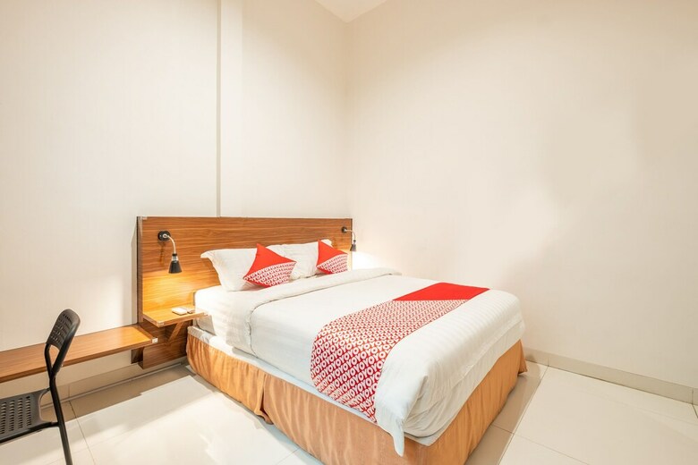 Hostal Oyo 1308 Darmo Residence