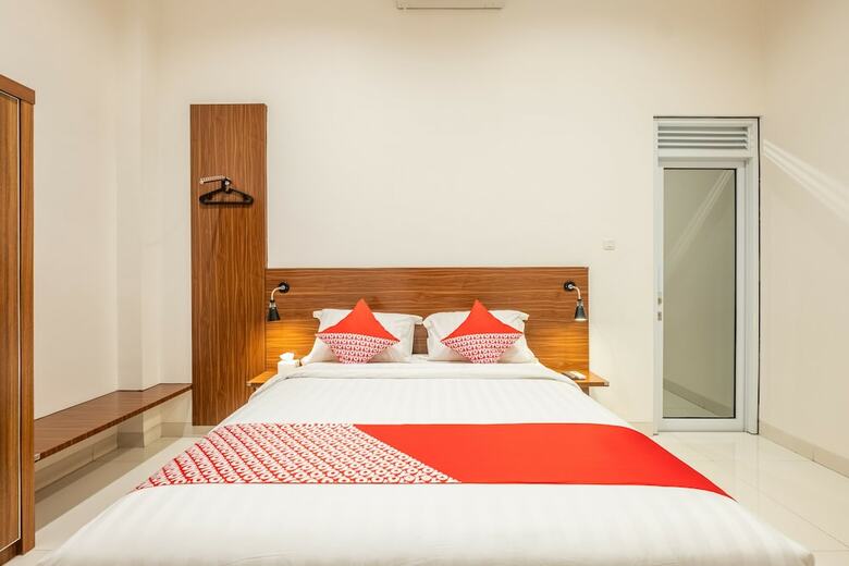 Hostal Oyo 1308 Darmo Residence