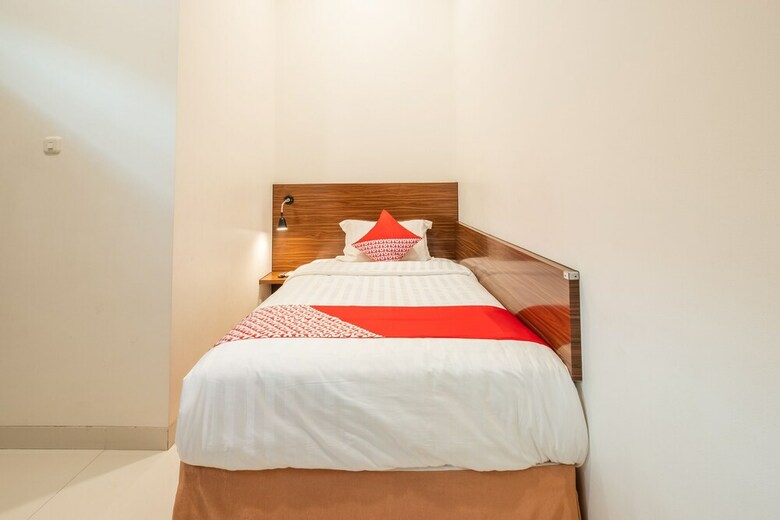 Hostal Oyo 1308 Darmo Residence