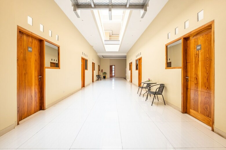 Hostal Oyo 1308 Darmo Residence