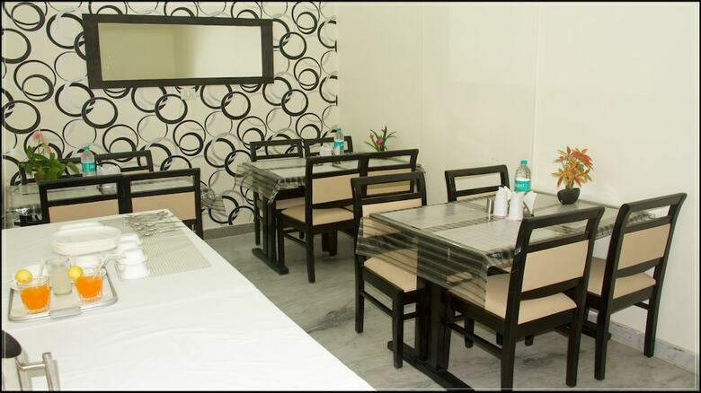 Hotel Radiance Karol Bagh