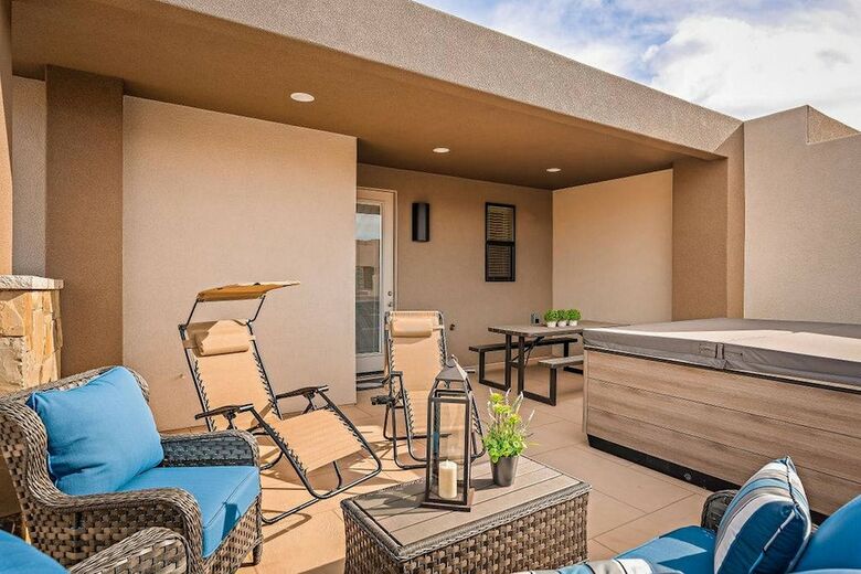 Poolside Perfection - Close To Zion
