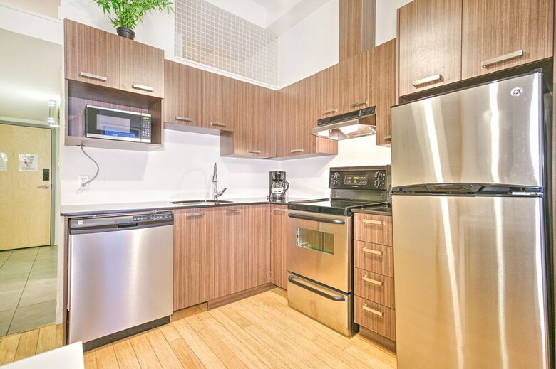 Apartamentos The Main 202 Central Modern Mezzanine Liv Mtl