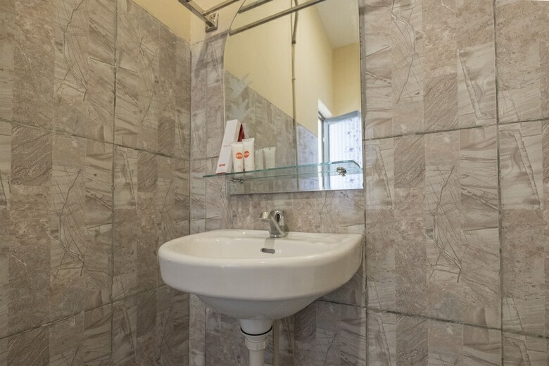 Hostal Oyo 1075 Rumah Indah Losari Inn