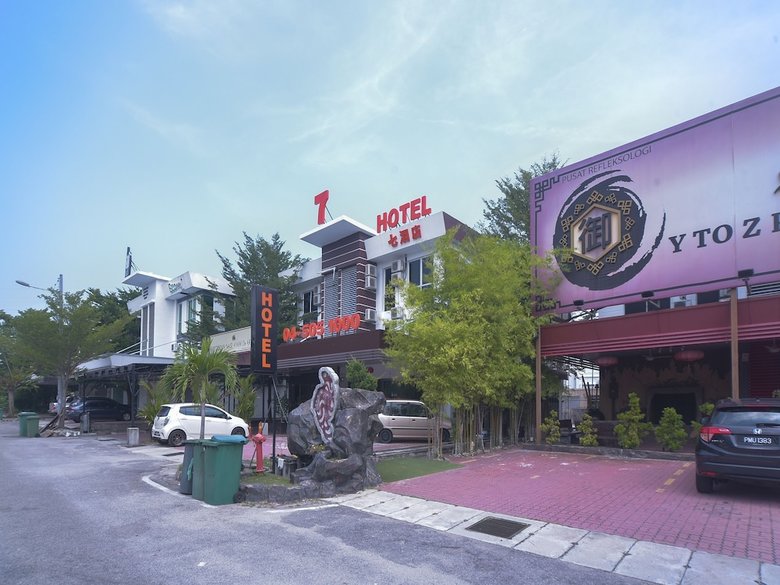 Oyo 44052 Seven Hotel