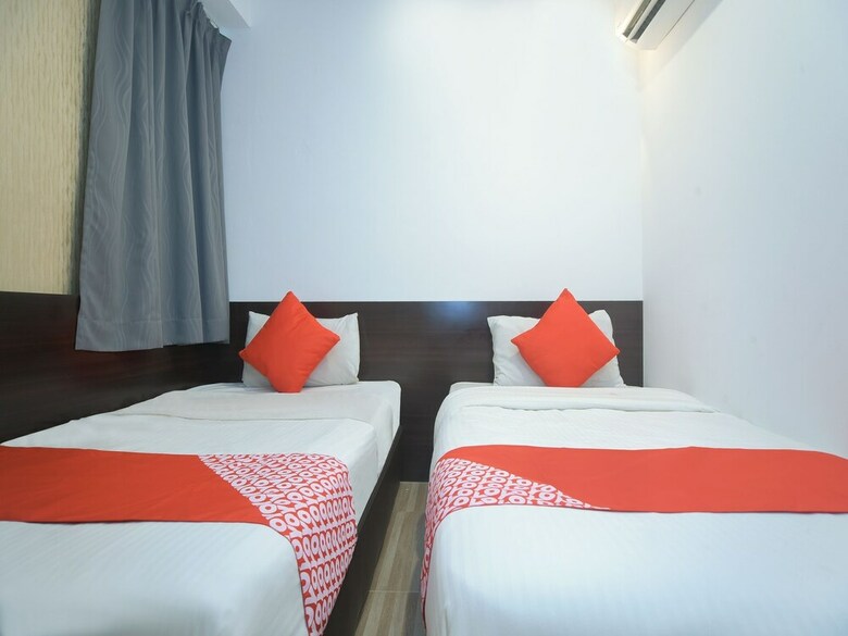 Oyo 44052 Seven Hotel