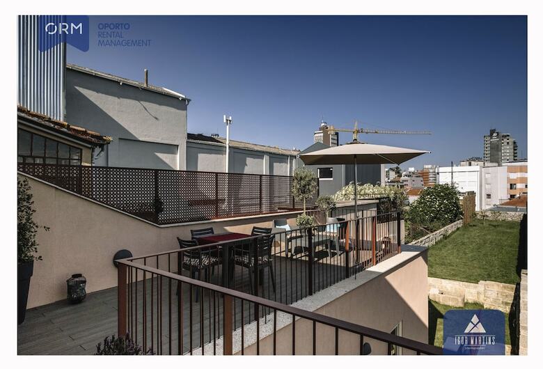 Orm - Almada Terrace Apartment