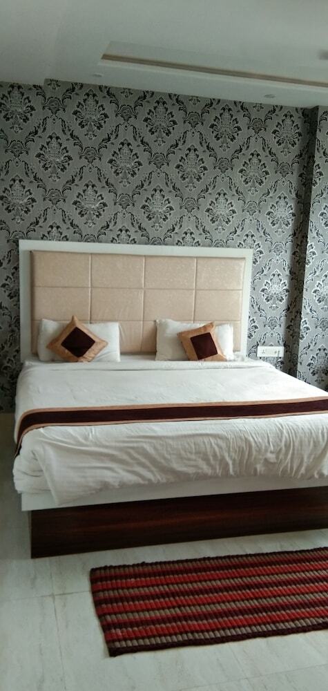 Hotel Grand S M Regency