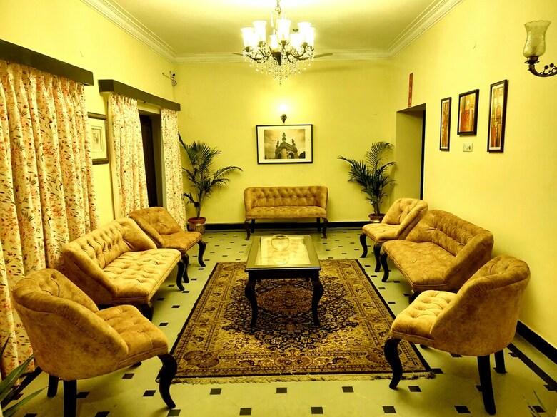Hotel Guest Inn Suites
