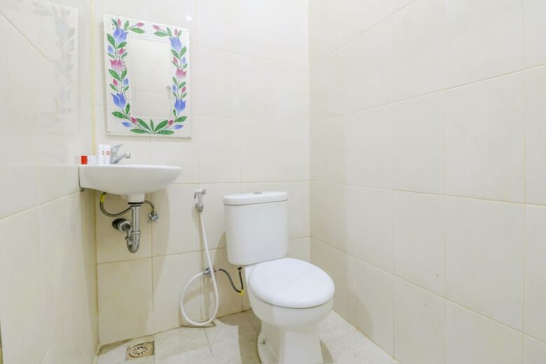 Hostal Oyo 1193 Asri House