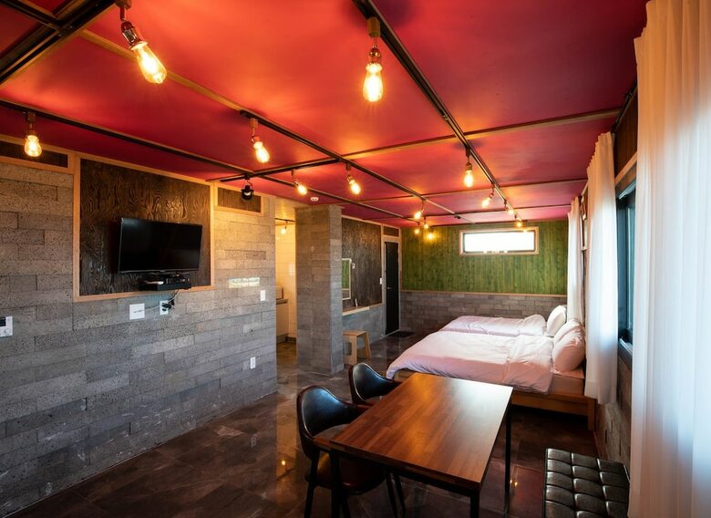 Hotel Jeju Cloudy Field House
