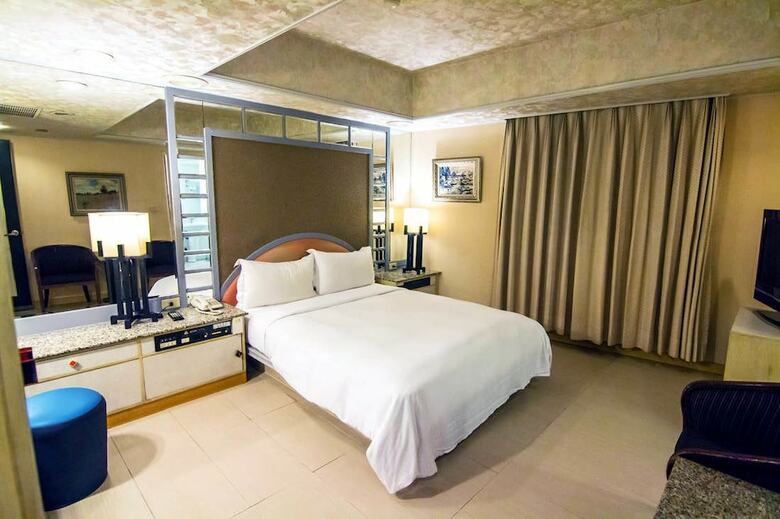 Katherine Plaza Hotel