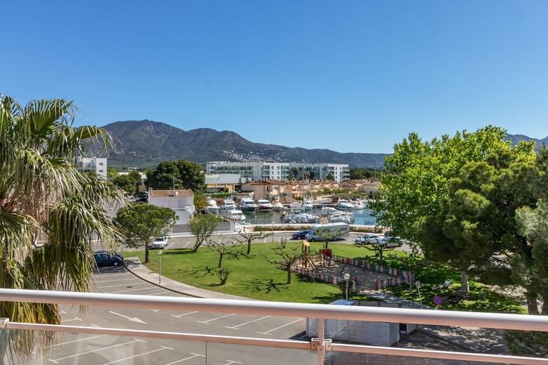Apartamentos Bt Port Canig�