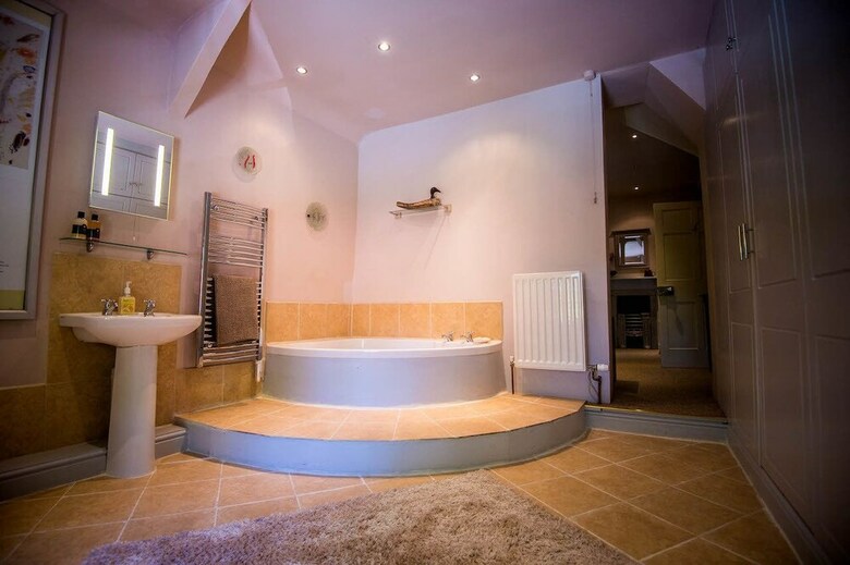 The Cors Country House
